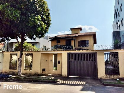 CASA A VENDA bairro São Francisco/ Itabira