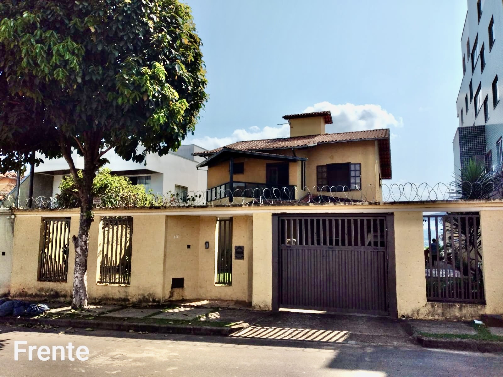 CASA A VENDA bairro São Francisco/ Itabira