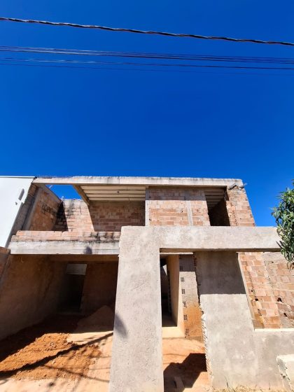 CASA AMPLA A VENDA EM CONSTRUÇÃO bairro Belo Monte/Itabira