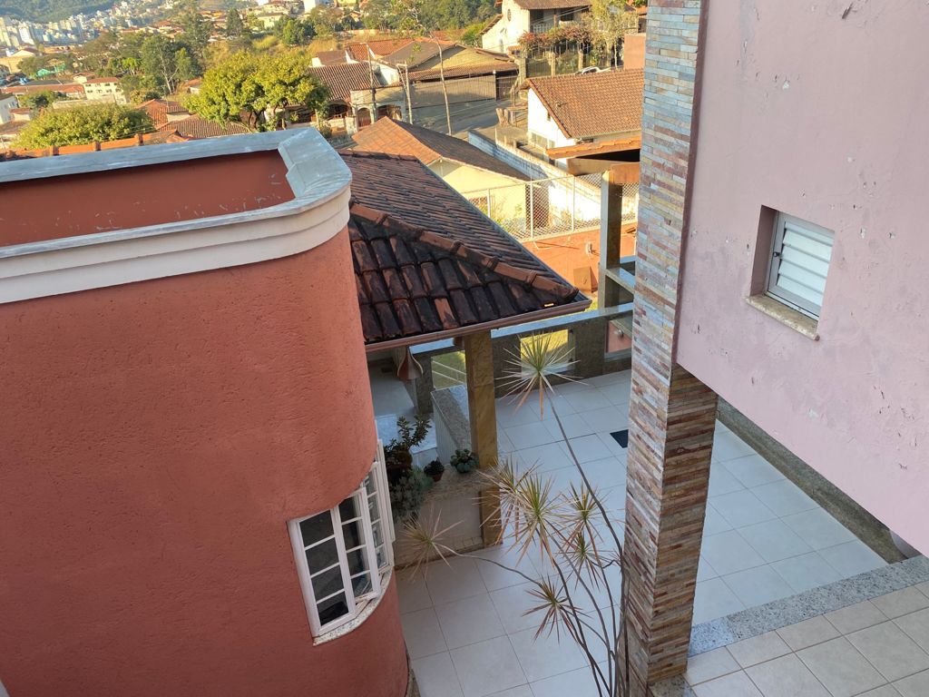 CASA A VENDA AMPLA E COMPLETA, bairro Amazonas/Itabira - Imagem 35