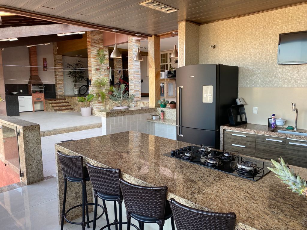 CASA A VENDA AMPLA E COMPLETA, bairro Amazonas/Itabira - Imagem 22