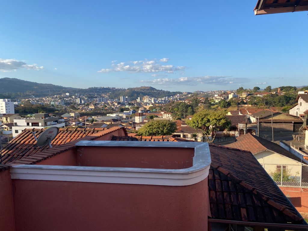 CASA A VENDA AMPLA E COMPLETA, bairro Amazonas/Itabira - Imagem 21