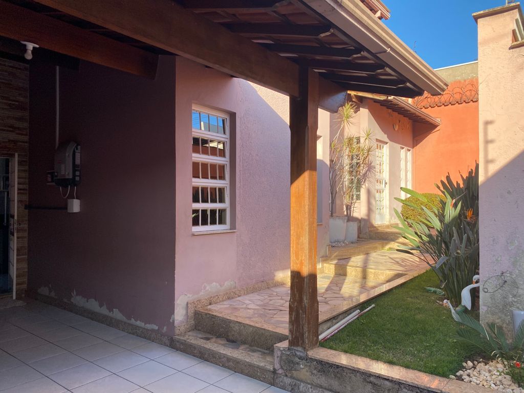 CASA A VENDA AMPLA E COMPLETA, bairro Amazonas/Itabira - Imagem 12