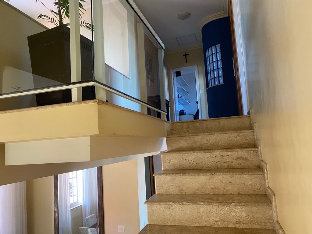 CASA A VENDA AMPLA E COMPLETA, bairro Amazonas/Itabira - Imagem 5